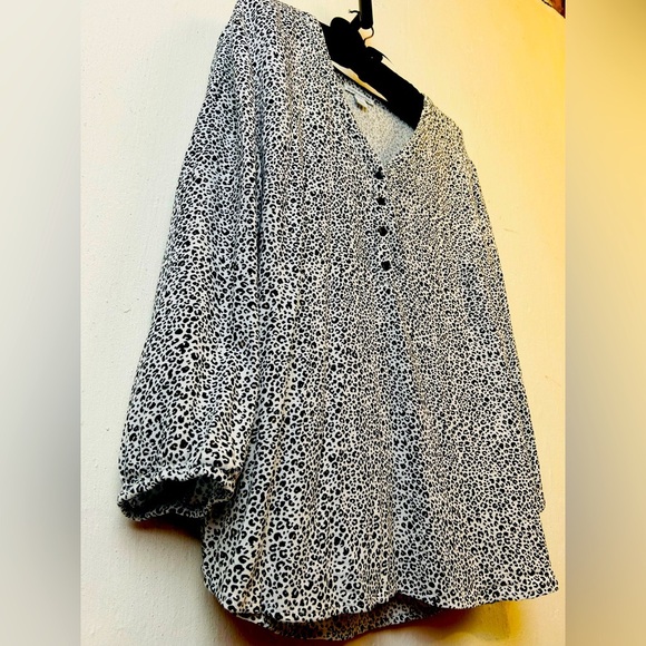 Amazon Essentials Women's 3/4 Sleeve Button Popover Shirt, size L - Picture 3 of 3